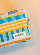 Necessaire Impermeável - Arco-íris do Bem